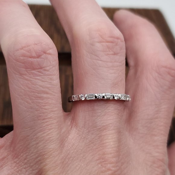 Size 9.5 925 Sterling Silver Cute Pattern Clear Cubic Zirconia Ring - Picture 3 of 8